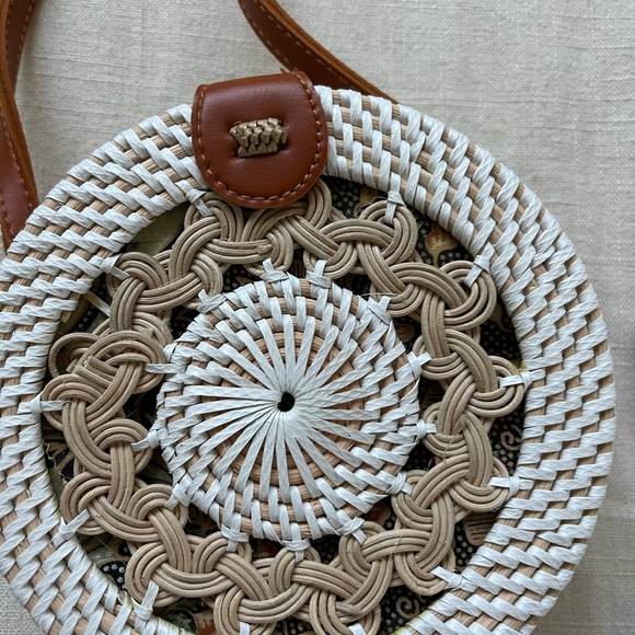 Circle Rattan Crossbody Shoulder Bag Handmade Woven Brown PU Leather Strap Snap - Picture 2 of 3